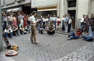 Freiburg i. Br.: Straßenmusiker vor dem Bankhaus Krebs