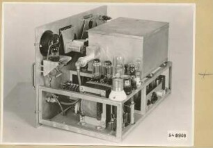 Transportabler Mess-Sender HF 2843, Seitenansicht rechts ohne Gehäuse, Foto 1954