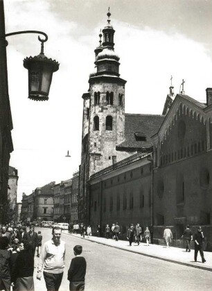Kraków. Sankt Andreaskirche (1101/1200) in der Grodzkastraße. Im Vordergrund rechts die Mauern eines Frauenklosters