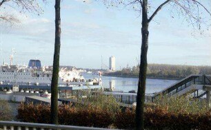Travemünde: Skandinavien-Hafen vom Bahnhof aus