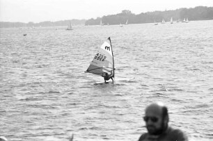 Berlin; Pichelsdorf: Windsurfing und Segler