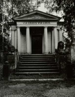 Glauchau, Lichtensteiner Straße 39, Friedhof, Friedhofskapelle, Eingangsfront