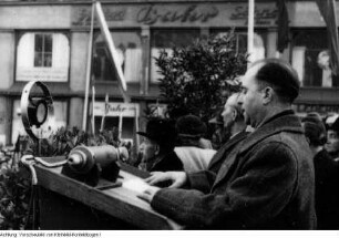 Görlitz, Kundgebung der Gewerkschaft Gesundheitswesen mit einer polnischen Delegation, Maxim Zetkin und Prof. Dr. Welker, Verdienter Arzt des Volkes, Auftritt der Sport- und Kulturgruppe der Staatsanstalt für Krankengymnastik Leipzig, 13./14. Februar 1951
