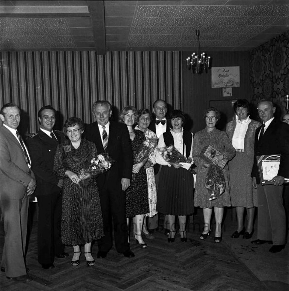 Siedlergemeinschaft Bad Oldesloe im Deutschen Siedlerbund: Rethwischdorf: Gasthaus Mäcki: Kleingartenwettbewerb: die Preisträger beim Erntedankfest
