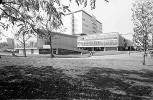Freiburg: Uni-Bauten, Zahnklinik vor der Vollendung von Osten