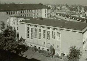 Dresden-Südvorstadt, Hettnerstraße 1-3. Hochschule für Verkehrswesen "Friedrich List" (1952-1956; W. Henn, H. Grabner)