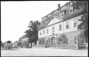 Wermsdorf. Schlossplatz