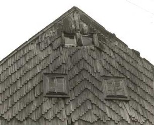 Sayda-Friedebach, Bahnhofstraße 73. Wohnstallhaus. Schindelgiebel mit Fenstern