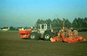 Fotografie: Drillkombination, Pneumatische Verteilung, Frontanbau, Kreiselegge