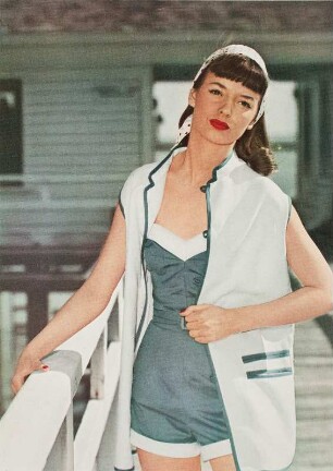 Modeaufnahme, Modelle Dolores Hawkins und Ann Klem, Tearsheet (Mademoiselle)
