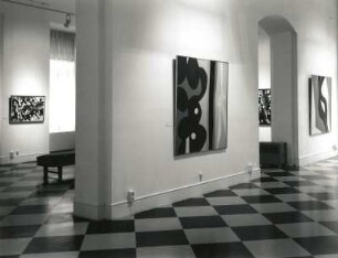 Dresden. Ausstellung "Ernst Wilhelm Nay. 1902-1968" im Georgenbau des Residenzschlosses. Raumaufnahme