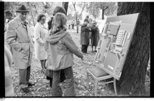 Kleinbildnegativ: "Bauschutt-Fete", Spandau, 1976