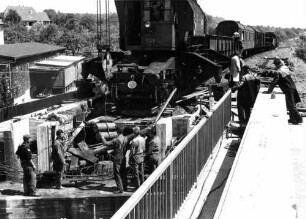 Stuttgart-Zuffenhausen Bau Brücke 2035 Kranwagen Abbau Behelfsbrücke Bautrupp