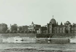 Dresden, Blick von Neustädter Elbufer auf die Brühlsche Terrasse und Kunstakademie
