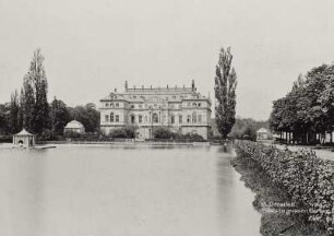 Dresden. Palais im grossen Garten. : Dresden, Palais im Großen Garten. Ansicht über den Palaisteich von Osten