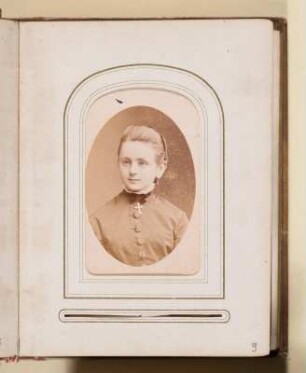 Album der Familie Roscher : Albumseite 9 mit Visitfoto