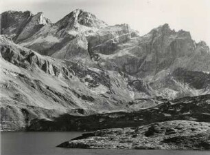 Am Lünersee mit Rätikon und Schesaplana