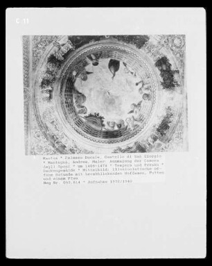 Ausmalung der Camera degli Sposi — Deckenmalereien — Okulus: illusionistische Himmelsöffnung mit Putten, Hofdamen, und einem Pfau