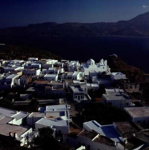 Milos. Hochdorf Plaka im Abendlicht