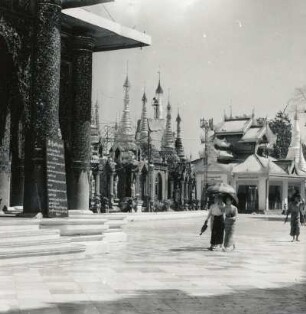 Myanmar (Burma), Rangoon (Rangun). Vor der Shwe-Dagon-Pagode (14. Jahrhundert)