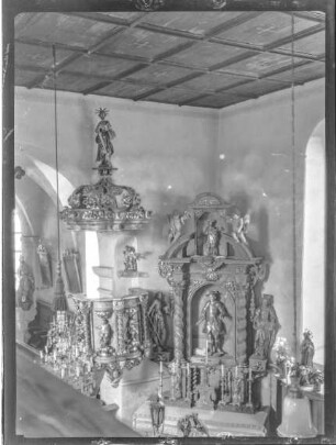 Pfarrkirche, rechter Seitenaltar und Kanzel