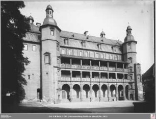 Isenburger Schloss in Offenbach von Süden