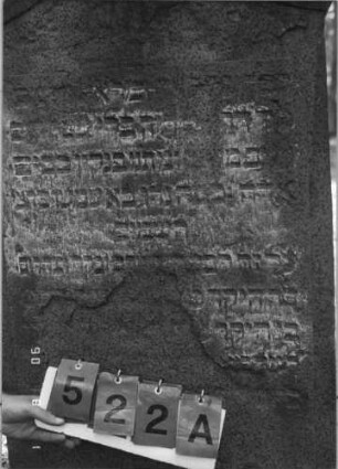 Grabstein 522 (Index: 99791076) Maße HxBxT: 117x70x15 cm Symbolik: Weinranke und -traube: Grabstein 522A