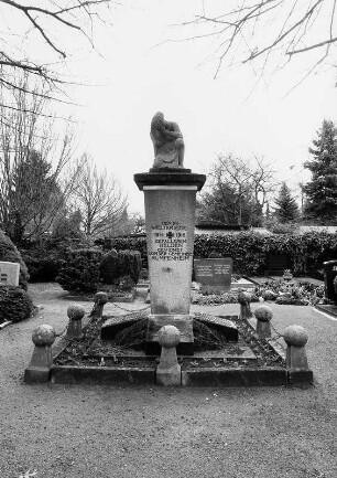 Friedhof, Gefallenendenkmal; Offenbach, Mainkurstraße 20