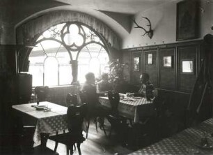 Miltenburg, Gasthof "Zum Riesen" : Miltenburg. Gasthaus und Hotel "Zum Riesen". Riesengasse. Gaststube