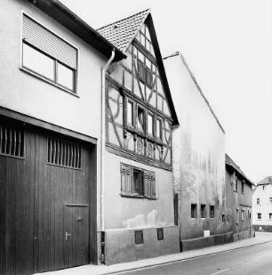 Butzbach, Zum Bahnhof 3