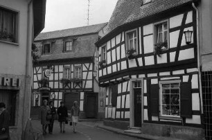 Unkel: Gasse mit Fachwerkhäusern