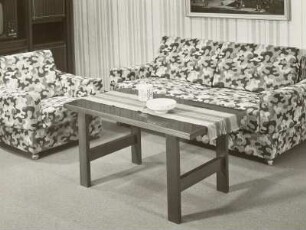 Sitzgruppe : Wohnzimmermöbel. Sitzgruppe mit Couchtisch (1976; VEB Möbelkombinat Zeulenroda-Triebes (ZEUTRIE))