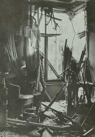 Revolutionstage Januar 1919 in Berlin: Durch Artilleriefeuer zerstörter MG-Stand im Haus des "Vorwärts"
