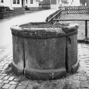 Sachteil: Ziehbrunnen; Erbach, Fortunastraße 21