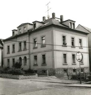 Berggießhübel (Bad Gottleuba-Berggießhübel), Am Poetenweg 3. Alte Post (ehem. Bergamt, Wohnhaus, 1676, 2. V. 19. Jh.). Straßenansicht von Nordwest