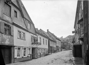 Straßenzug mit Weinhaus und Hotel Blüchertal in Steeg