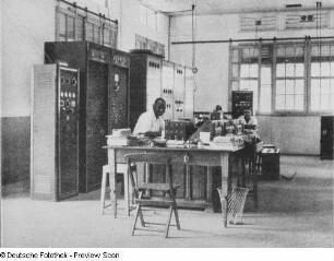 Senderaum, Rundfunkhaus, Douala, Kamerun, Reproduktion nach Aufnahme um 1930