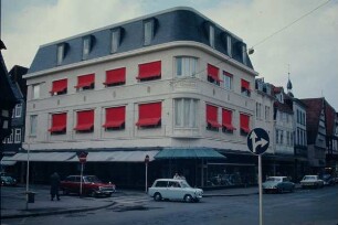 Lange Straße Ecke Krumme Straße, Detmold, Modehaus Wiese; farbig