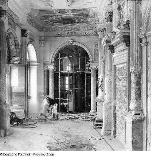 Opernhaus. Oberes Rundfoyer