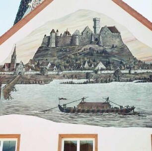 Vohburg. Wandbild an einem Haus (Darstellung der Stadt Vohburg mit einer sog. Ulmer Schachtel (Einweg-Bootstyp))