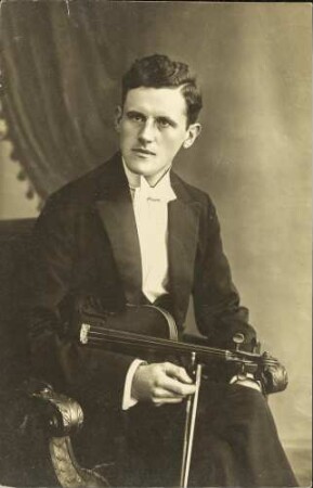 [Violinist]