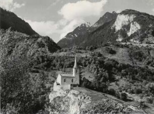 Kirche von Raron im schweizer Wallis. Hier liegt Rainer Maria Rilke begraben