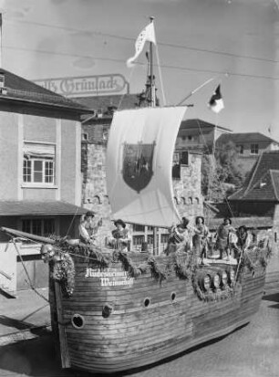 Rüdesheimer Weinschiff beim Weinlesefest in Rüdesheim