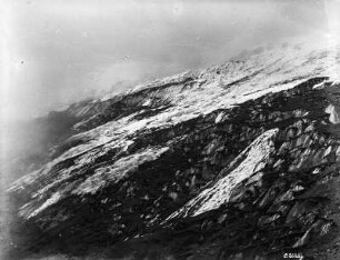 schneebedeckte Felswand : Eine schneebedeckte Felswand, vermutlich am Kilimandscharo