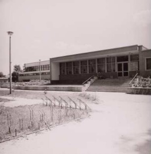 Genthin, Schwimmhalle, Fahrradständer