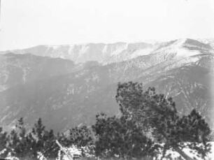 Gebirge : Blick über eine Gebirgslandschaft.