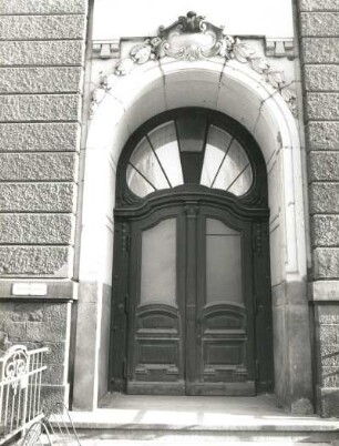 Dresden-Pieschen, Wurzener Straße 5. Schule (Ärztehaus) (um 1900). Portal