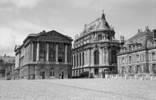 Versailles: Avant-Cour mit Kapelle