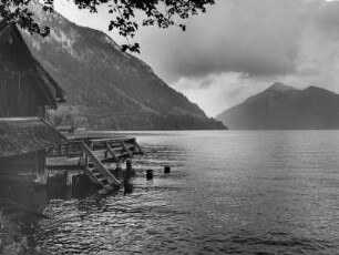 Gebirgssee in den Alpen