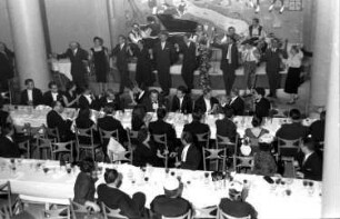 Madrid (Spanien): Hotel; Abschiedsfest; Hora um den Tisch